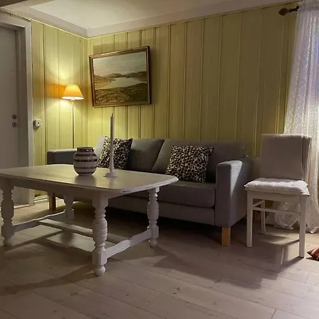 Koselig Gammelt Hus Pa Gard * Forberg