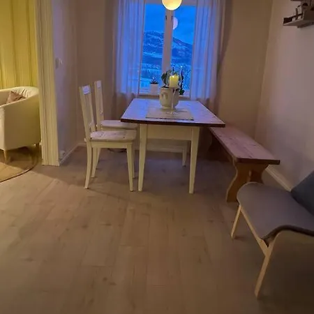 Koselig Gammelt Hus Pa Gard