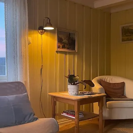 Koselig Gammelt Hus Pa Gard * Forberg